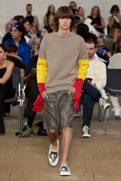 Look 32